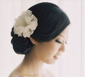 tahoe-bride-wearing-chignon-hairstyle